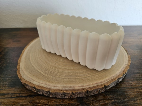 Schmale Schale geriffelt